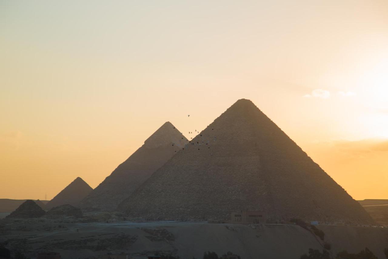 Heru Pyramids View Hotel Кайро Екстериор снимка