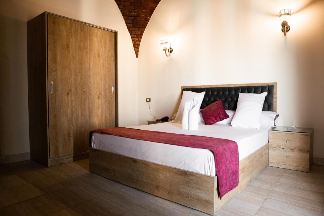 Heru Pyramids View Hotel Кайро Екстериор снимка